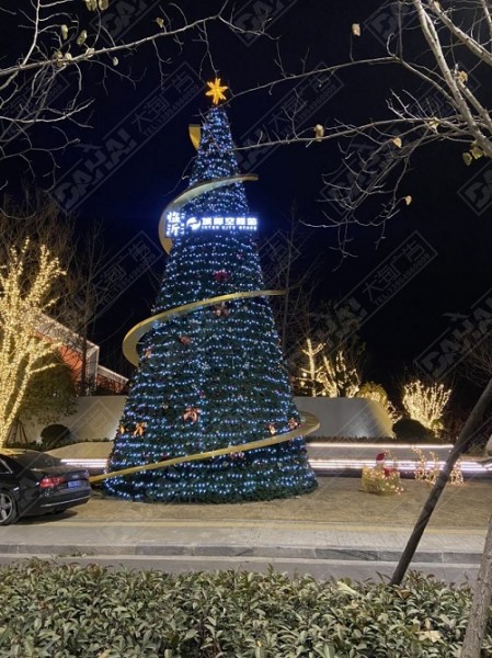 濟寧綠地·臨沂城際空間站圣誕氛圍亮化
